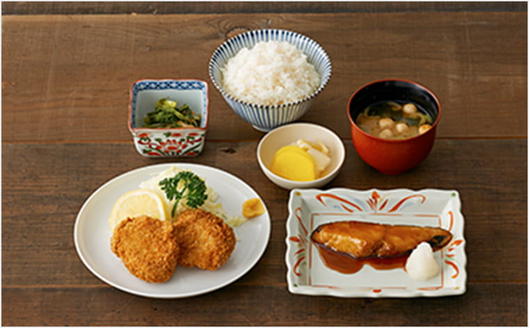 白身魚の照焼きとヒレカツの定食